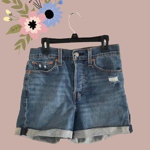 LEVI’S Distressed Wedgie Short
